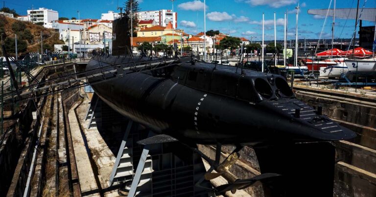 Antigo submarino “Barracuda” recebe visitas em Cacilhas