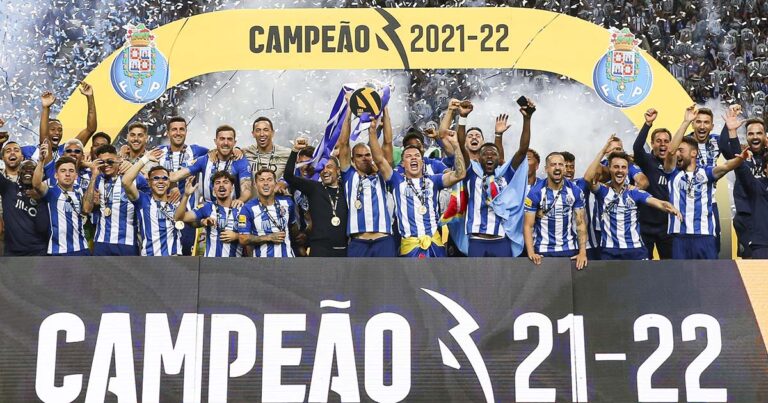 Porto recebe o Troféu de Campeão Nacional