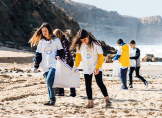 Liga MEO Surf – Ação de limpeza a caminho da tonelada de lixo apanhado no Allianz Sintra Pro Liga MEO Surf – Ação de limpeza