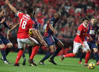 Benfica vence o Chaves por 3-0.