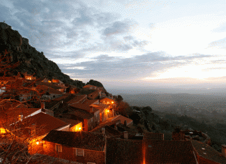 Aldeia Histórica de Monsanto – Histórias da Aldeia entre a Noite e a Madrugada servem de mote para três dias de festa Aldeia Histórica de Monsanto