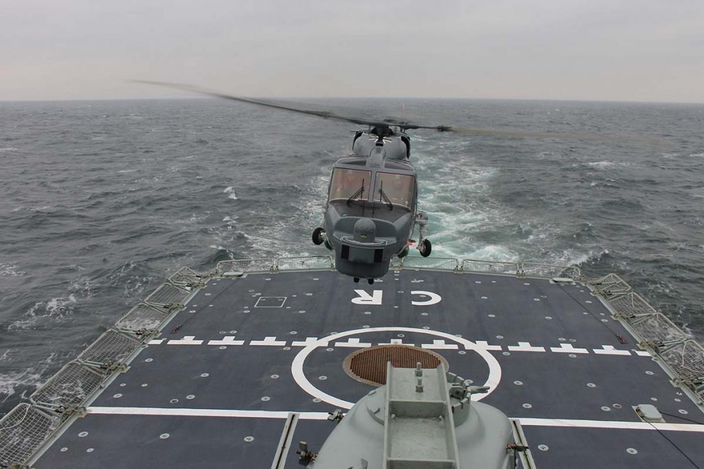 fragata Corte-Real helicóptero da Marinha