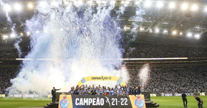 Porto recebe o Troféu de Campeão Nacional