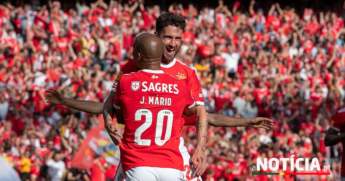 Em Luanda portugueses vivem ambiente de festa na conquista do 38.º titulo  do Benfica - SIC Notícias