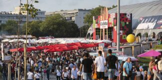 milhares pessoas festival continente