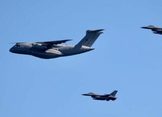 Aviões e Helicópteros levam milhares à Praia da Rocha no Aniversário da Força Aérea Aniversário da Força Aérea