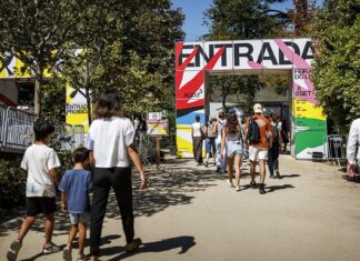 Música, poesia e uma tília para Eugénio: Feira do Livro do Porto arrancou hoje Feira do Livro do Porto