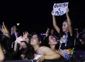 Os Quatro e Meia e os Xutos deram show no penúltimo dia do Sol da Caparica Os Quatro e Meia