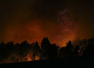 Incêndios continuam a fustigar Norte e Centro de Portugal Continental Incêndios Portugal Continental