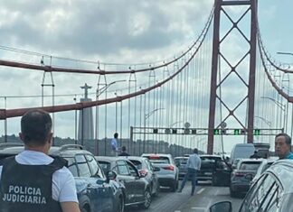 PJ detém três suspeitos de roubos em ourivesarias no tabuleiro da Ponte 25 de abril PJ Ponte 25 de abril