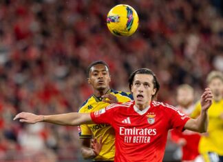 Benfica vence o Estoril e alcança a liderança da Liga Portugal Betclic Benfica Liga Portugal Betclic