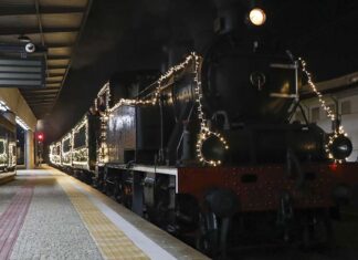 Comboio de Natal a Vapor: Uma Viagem Mágica no Tempo Comboio de Natal a Vapor