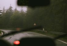 Chuva, folhas e perigos: o outono põe à prova a sua segurança na estrada segurança na estrada