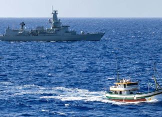 Operação conjunta da Marinha e PJ apreende mais de sete toneladas de cocaína ao largo de Portugal apreensão em alto mar