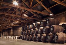 Kopke Wine & Jazz: o novo espaço em Gaia onde a música ao vivo ecoa entre 2,5 milhões de litros de Vinho do Porto Kopke Wine & Jazz