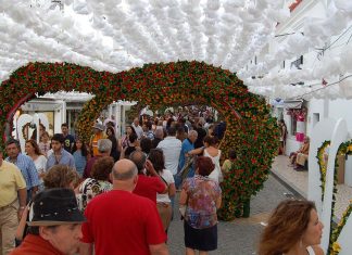Festas do Povo em Campo Maior: o maior jardim de flores de papel regressa em agosto Festas do Povo em Campo Maior
