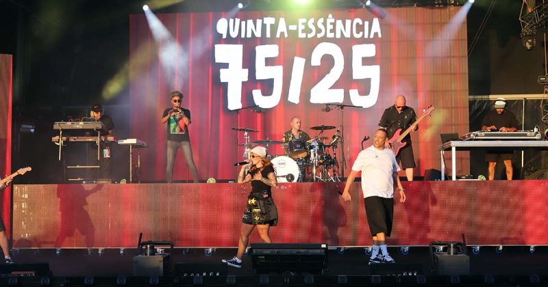 Carl&atilde;o interpreta um dos seus temas no &Uacute;ltimo Dia do Rock in Rio