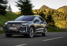 Audi Q4 e-tron: a evolução que não se mede apenas em quilómetros Audi Q4 e-tron em circulação numa estrada de montanha durante a apresentação da atualização do SUV elétrico premium