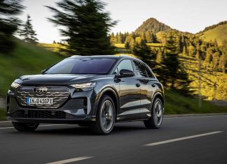 Audi Q4 e-tron: a evolução que não se mede apenas em quilómetros Audi Q4 e-tron em circulação numa estrada de montanha durante a apresentação da atualização do SUV elétrico premium