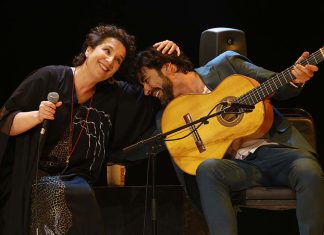 Daniel Casares apresenta “O Poder do Subtil” no Casino Estoril com a participação de Dulce Pontes Daniel Casares e Dulce Pontes durante a apresentação de "O Poder do Subtil" no Casino Estoril