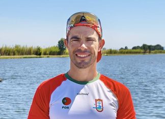 Taça do Mundo de Canoagem: Fernando Pimenta conquista dois ouros e Portugal soma três medalhas em Montreal Fernando Pimenta junto à pista de competição durante a Taça do Mundo de Canoagem em Montreal