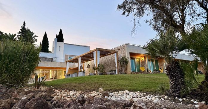 Vila Valverde Design & Country Hotel em Lagos Vista exterior do Vila Valverde Design & Country Hotel, um hotel rural no Algarve localizado na Praia da Luz, em Lagos