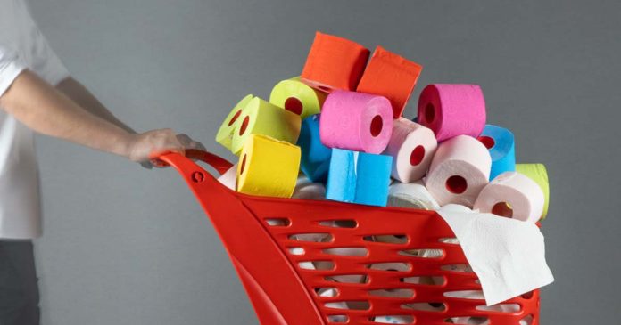 Marcas mais escolhidas em Portugal: rolos de papel Renova num carrinho de compras.