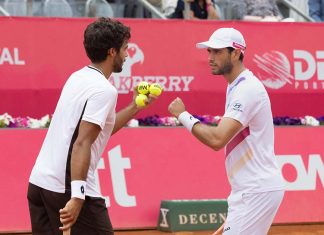 Meias-finais do Estoril Open: Borges e Cabral ficam a dois pontos da final em pares; Blockx e Van Assche na final de singulares Nuno Borges e Francisco Cabral durante as meias-finais do Estoril Open na competição de pares
