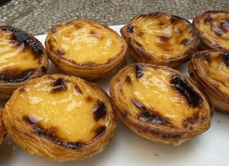 São 12 os finalistas d’o Melhor Pastel de Nata 2026 Pastéis de nata numa travessa. Concurso O Melhor Pastel de Nata 2026