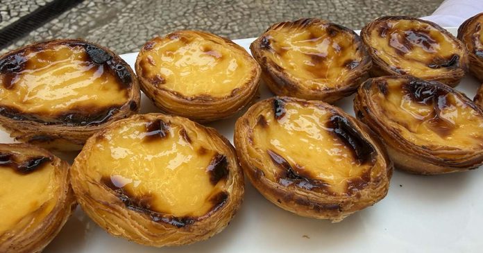 Finalistas O Melhor Pastel de Nata 2026 Pastéis de nata numa travessa. Concurso O Melhor Pastel de Nata 2026