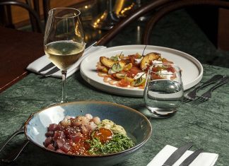 Palácio Chiado celebra 10 anos entre memórias e gastronomia Palácio Chiado apresenta a carta comemorativa dos 10 anos do restaurante, com propostas inspiradas nos primeiros anos do projeto.