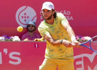 A participação dos portugueses no Millennium Estoril Open termina nos singulares mas continua em pares Portugueses no Millennium Estoril Open: Jaime Faria durante o jogo dos quartos de final frente a Luciano Darderi