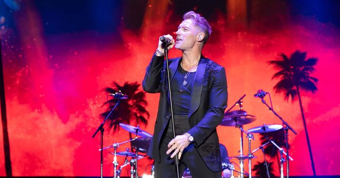 Ronan Keating no Palco Douro durante o Festival de Vinhos do Douro no Cais de Cambres