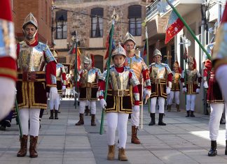 Ruta de Pasión Calatrava é distinguida como Festa de Interesse Turístico Internacional Os armaos da Ruta de Pasión Calatrava desfilam durante as celebrações da Semana Santa no Campo de Calatrava, em Espanha.