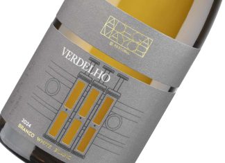 Verdelho da Adega Mayor entre os melhores vinhos brancos até 20 euros Garrafa do Verdelho da Adega Mayor 2024 distinguido na Escolha do Mercado 2026 entre os melhores vinhos brancos até 20 euros