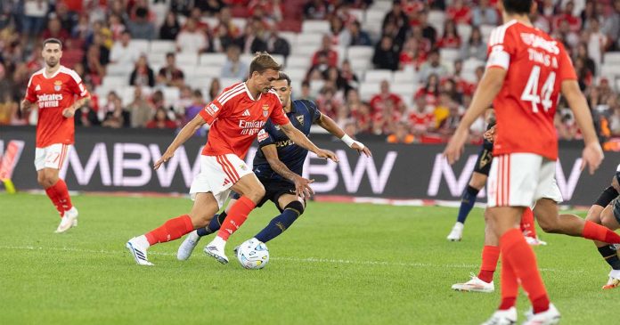 Benfica vence Estoril por 2-1 no Estádio da Luz
