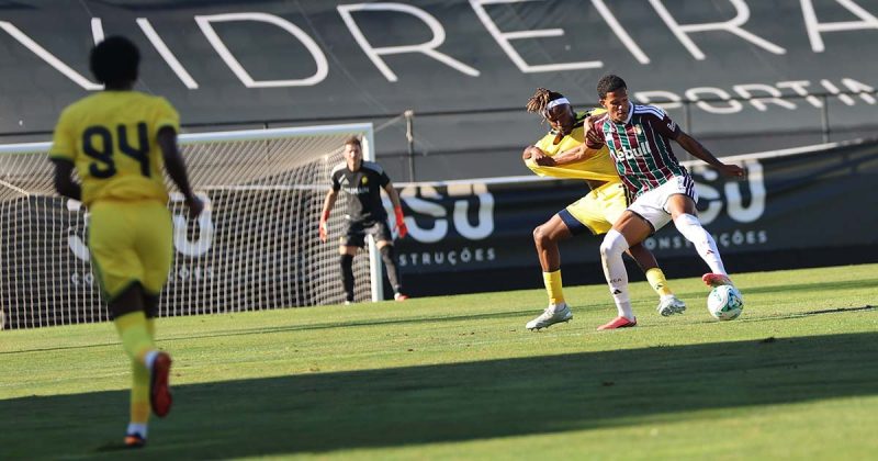 Estrela da Amadora vs Al Nassr durante uma disputa de bola no Trof&eacute;u Cidade da Amadora