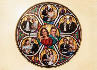 Filme Santo António, o Casamenteiro de Lisboa: Ruben Alves leva os Casamentos de Santo António ao grande ecrã Filme Santo António, o Casamenteiro de Lisboa, representado num poster inspirado num vitral com vários casais
