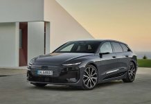 Audi A6 e-tron conquista o ACP Elétrico do Ano 2026 Audi A6 e-tron, vencedor do ACP Elétrico do Ano 2026, fotografado junto a um edifício de arquitetura contemporânea.