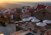 Chave Michelin volta a ser atribuída às Casas da Lapa Chave Michelin nas Casas da Lapa com piscina e vista sobre a paisagem da Serra da Estrela