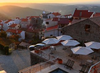 Chave Michelin volta a ser atribuída às Casas da Lapa Chave Michelin nas Casas da Lapa com piscina e vista sobre a paisagem da Serra da Estrela