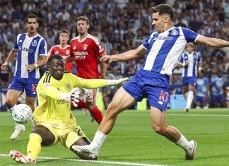 Clássico no Dragão termina com triunfo do FC Porto sobre o Benfica por 3-1 Gabri Veiga antecipa-se ao guarda-redes Samuel Soares para marcar o primeiro golo no clássico no Dragão