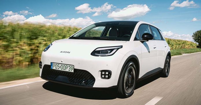 AION UT da GAC em circulação, um dos modelos elétricos presentes com a GAC em Cascais