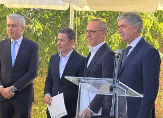 Hotel Turismo da Guarda renasce como unidade de cinco estrelas Representantes institucionais na assinatura do contrato do Hotel Turismo da Guarda