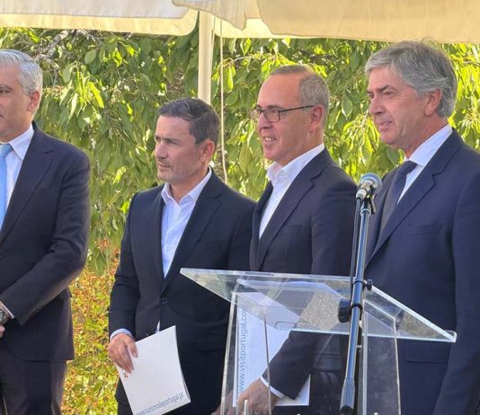 Hotel Turismo da Guarda renasce como unidade de cinco estrelas Representantes institucionais na assinatura do contrato do Hotel Turismo da Guarda
