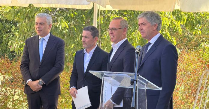Representantes institucionais na assinatura do contrato do Hotel Turismo da Guarda