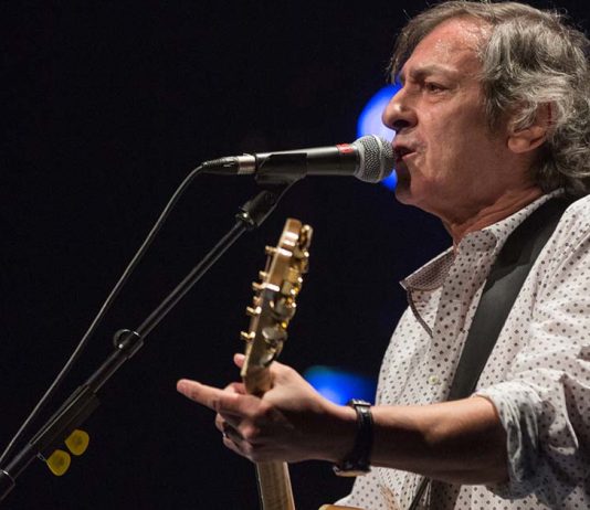 Jorge Palma deixa canções que Portugal não esquecerá Imagem de palco que ilustra a carreira de Jorge Palma e o seu legado na música portuguesa