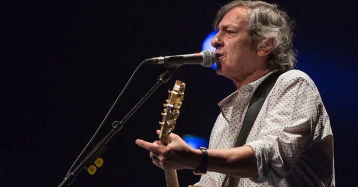 Imagem de palco que ilustra a carreira de Jorge Palma e o seu legado na música portuguesa
