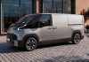Kia PV7 elétrico aposta no espaço e na versatilidade para transportar pessoas e mercadorias Kia PV7 elétrico Cargo visto de perfil em ambiente urbano