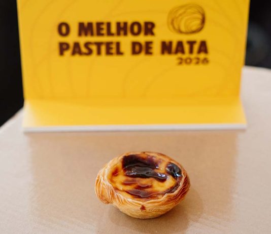 Melhor pastel de nata de Lisboa já tem vencedor em 2026 Pastel distinguido no concurso Melhor Pastel de Nata 2026, com identificação do evento em segundo plano